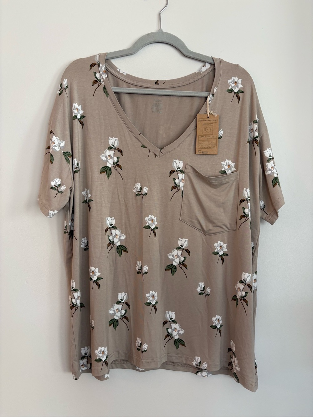 Kyte BABY Magnolia Bamboo V-Neck Pocket Tee, Size Large